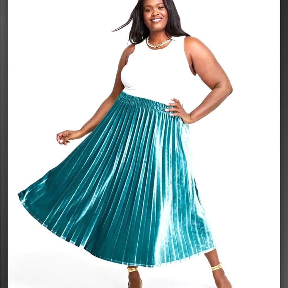 Pleated Velvet Green Skirt NWOT